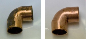 従来の非鉄用フィルムで包装した真鍮部品（左），変色防止フィルムで包装したもの（右）-試験結果